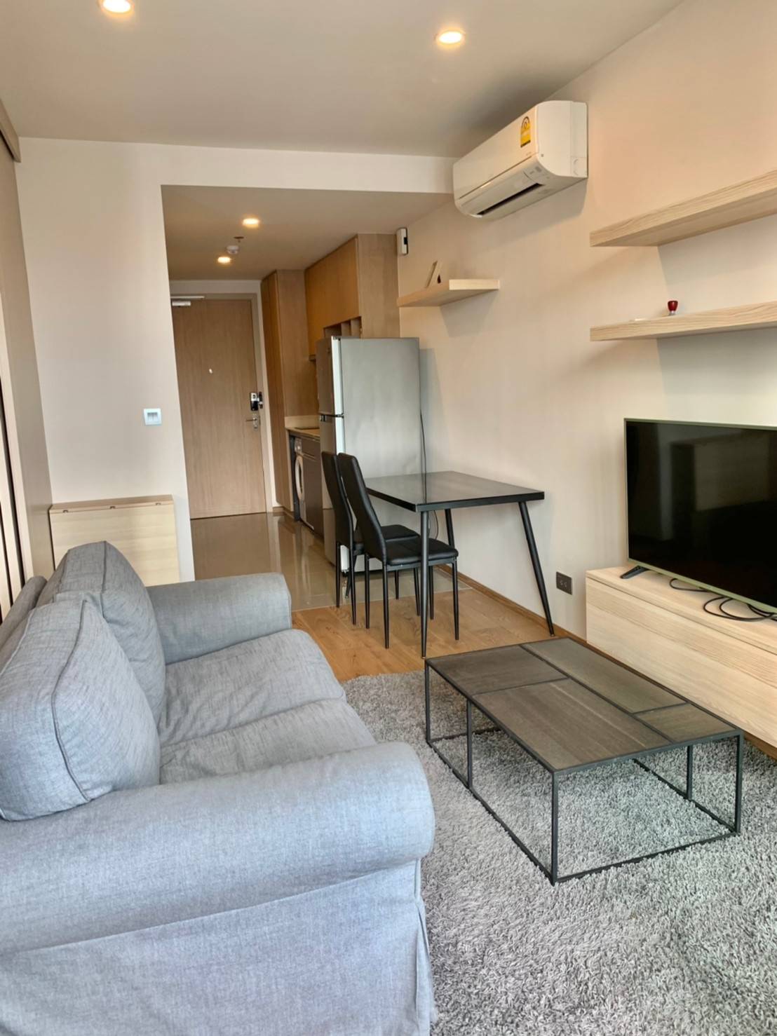 Fully Furnished 1 Bedroom Unit For RENT & SALE @ Ideo Q Chidlom-Phetchaburi
