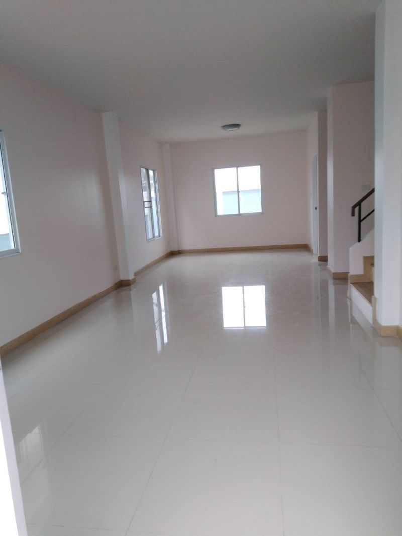 Selling an empty house without furniture. Tada Town Aura Sriracha