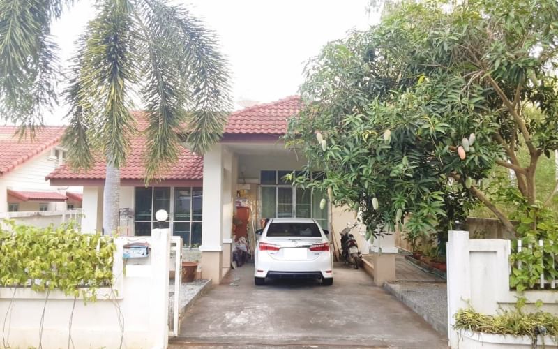 low cost single house Sahapat Group, Chonburi