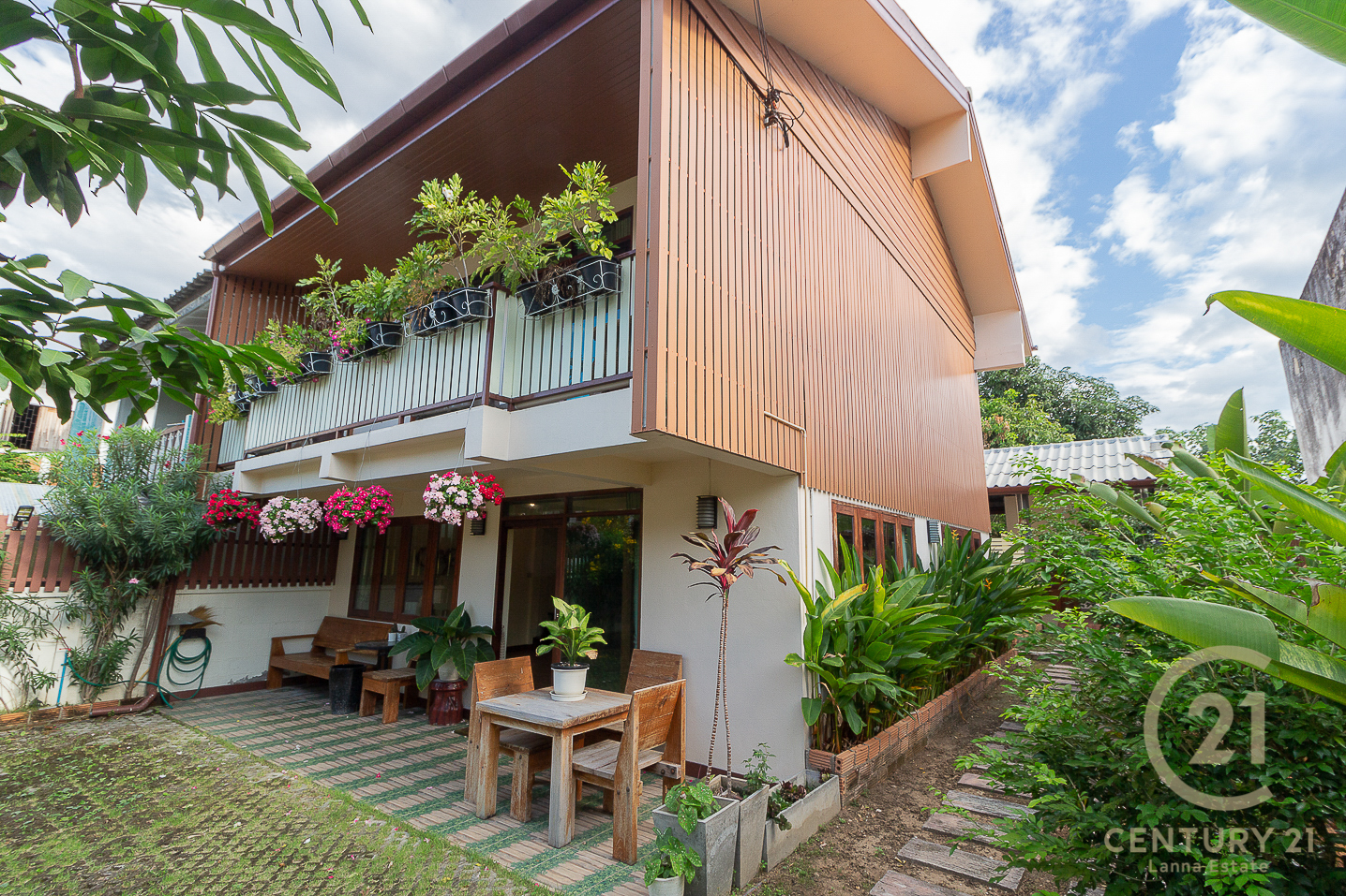 Lovely enchanted Townhome for RENT in heart of old city