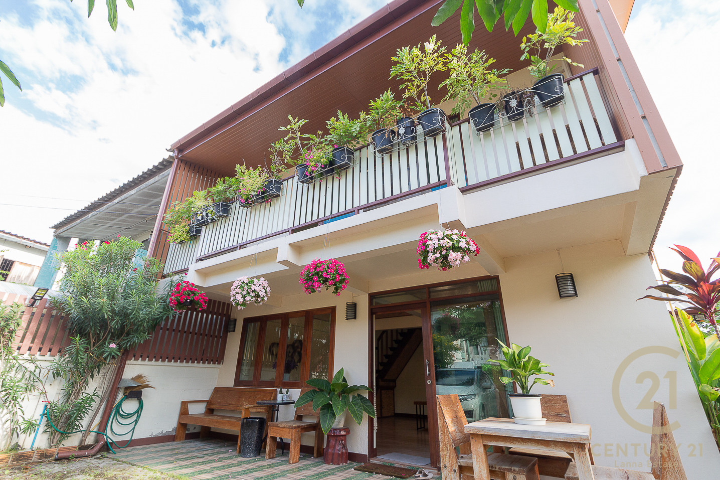 Lovely enchanted Townhome for RENT in heart of old city