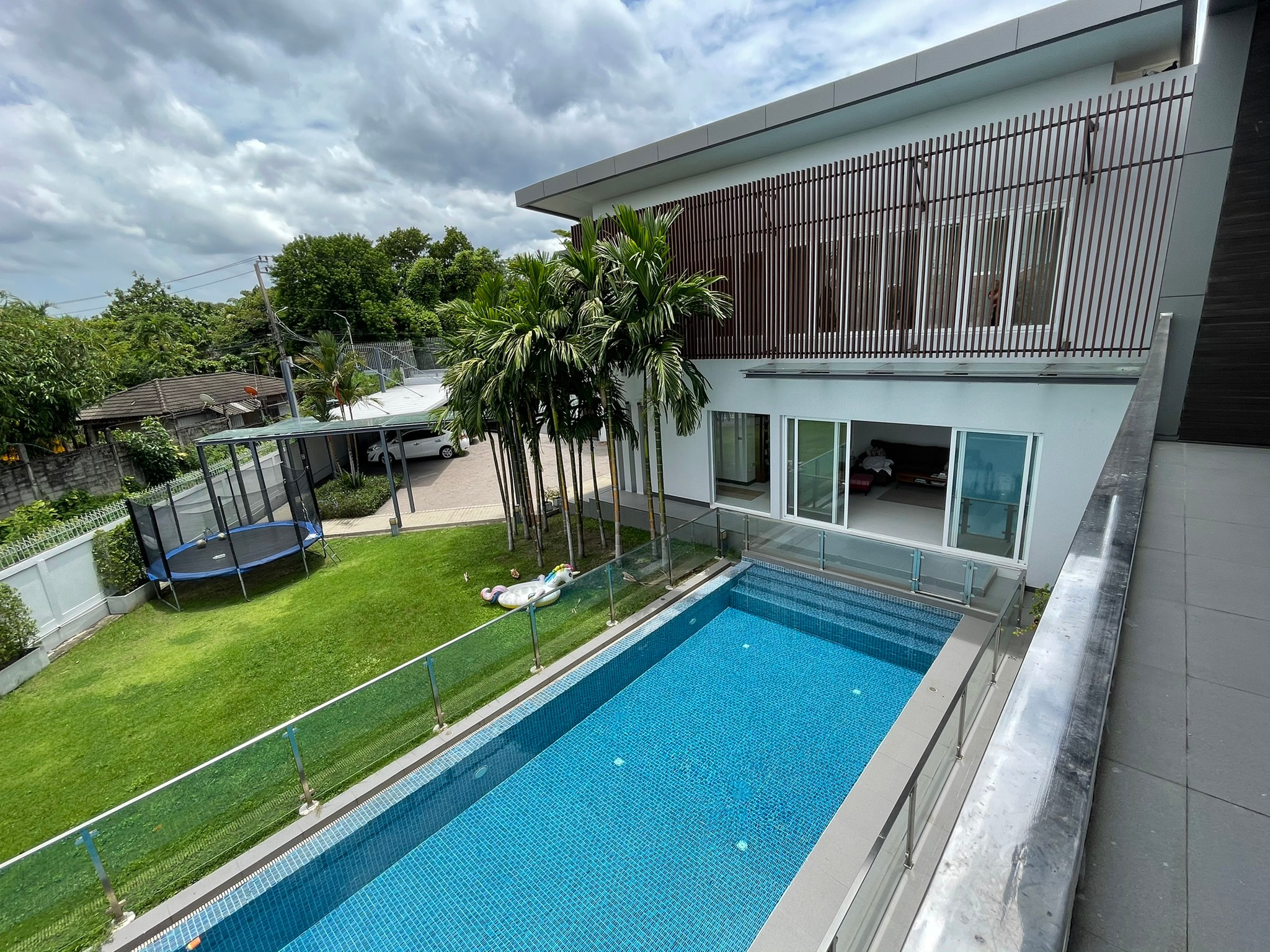 House With Private Pool in Pattanakarn - Unfurnished
