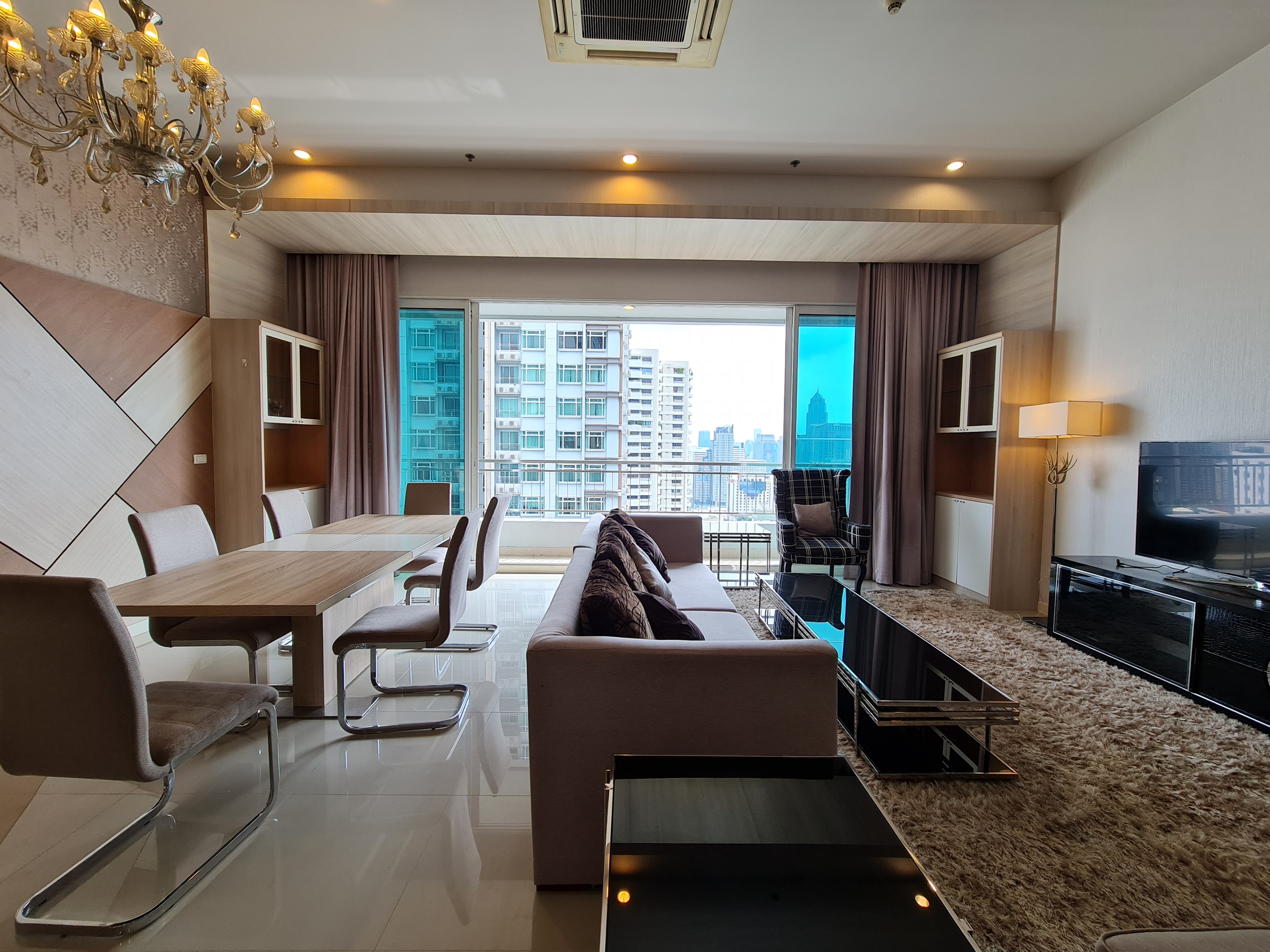 Modern 3 Bedroom Unit On High Floor For RENT @ Circle Condominium Phetchaburi