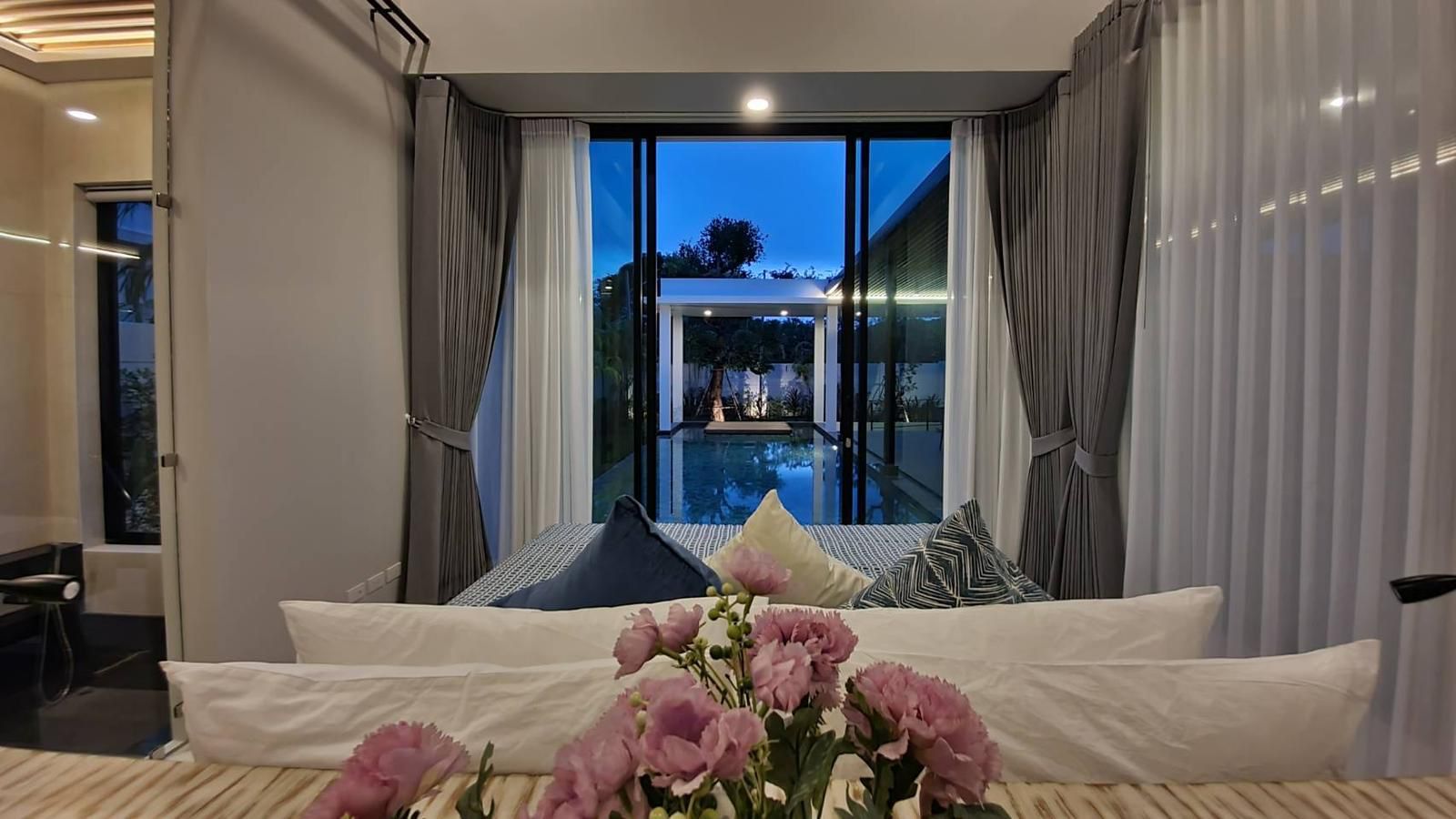 Modern 4 Bedrooms with private pool for rent