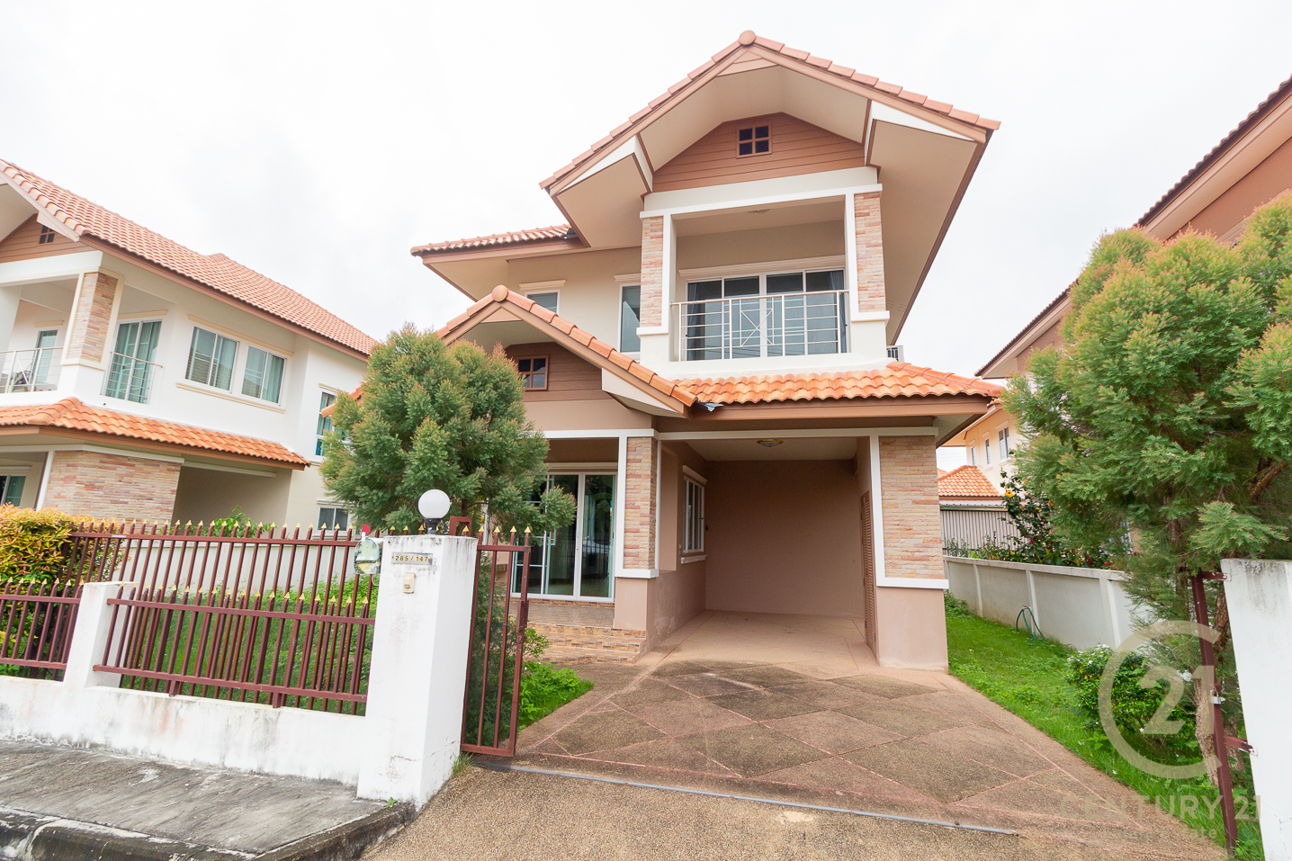Detached 2-storey New House for SALE or RENT in gated community Bo-Sang Sankamphaeng