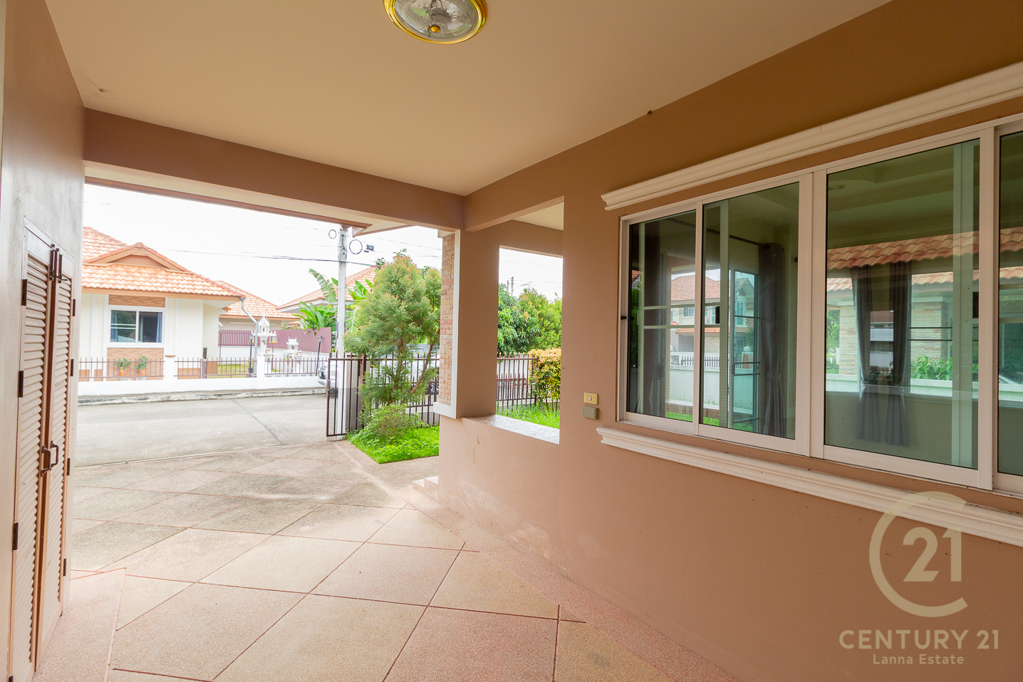 Detached 2-storey New House for SALE or RENT in gated community Bo-Sang Sankamphaeng