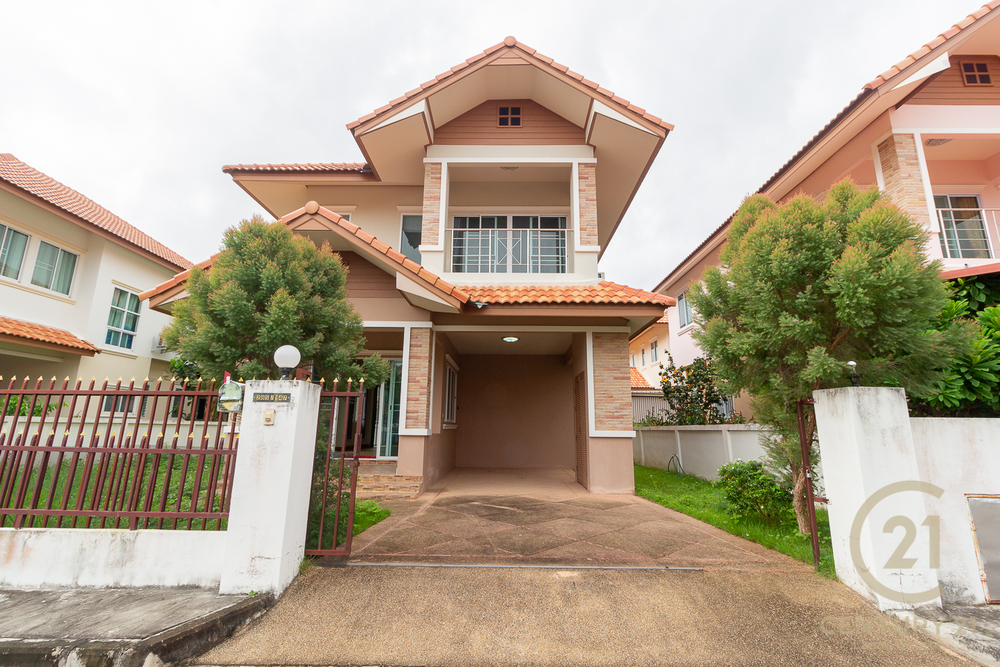Detached 2-storey New House for SALE or RENT in gated community Bo-Sang Sankamphaeng