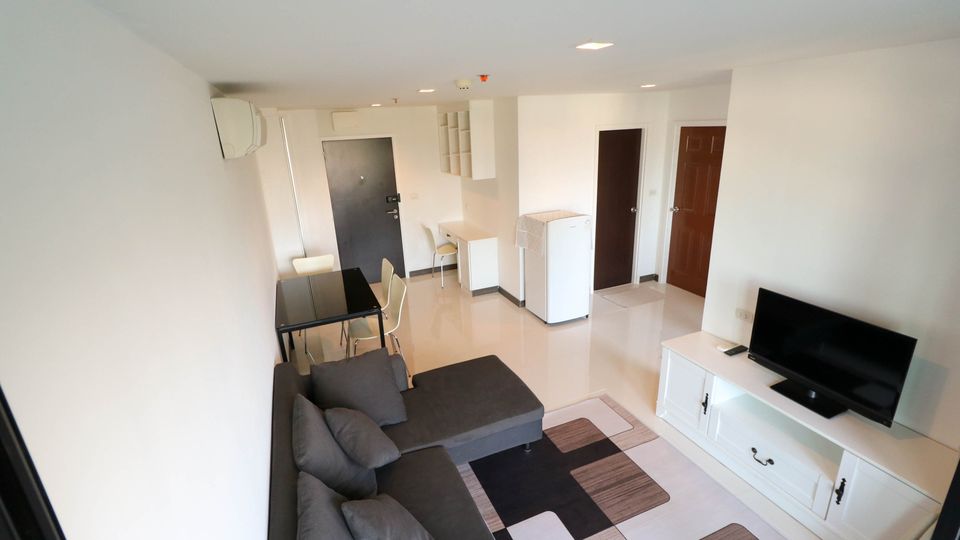 KnightsBridge Bearing - 2 beds / 1 bath - near BTS Bearing