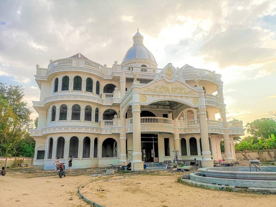 Luxury mansion for sale in East Pattaya.