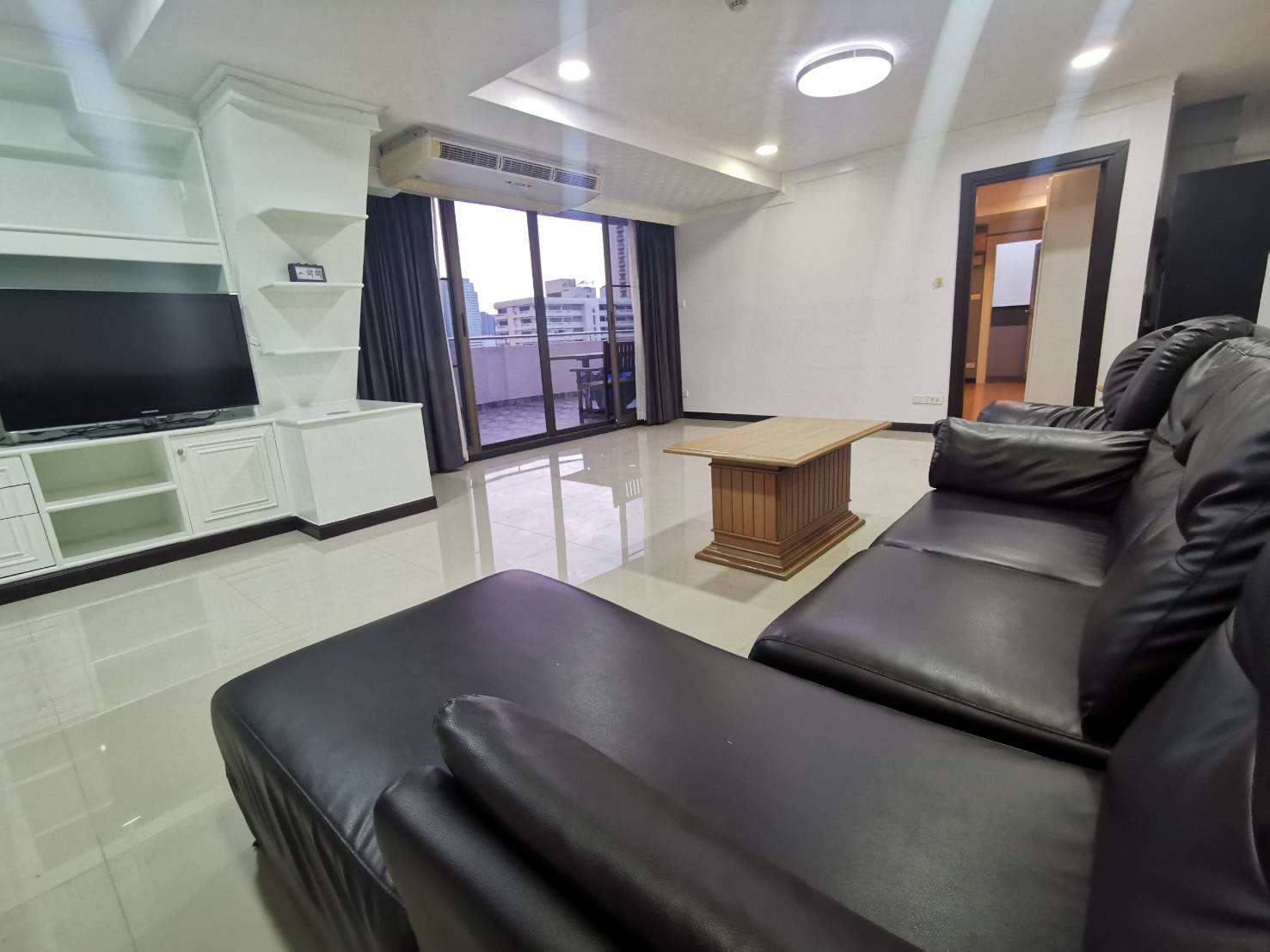 Renovated 2 Bedroom Unit With Unblocked City Views For RENT @ Supalai Place Sukhumvit 39