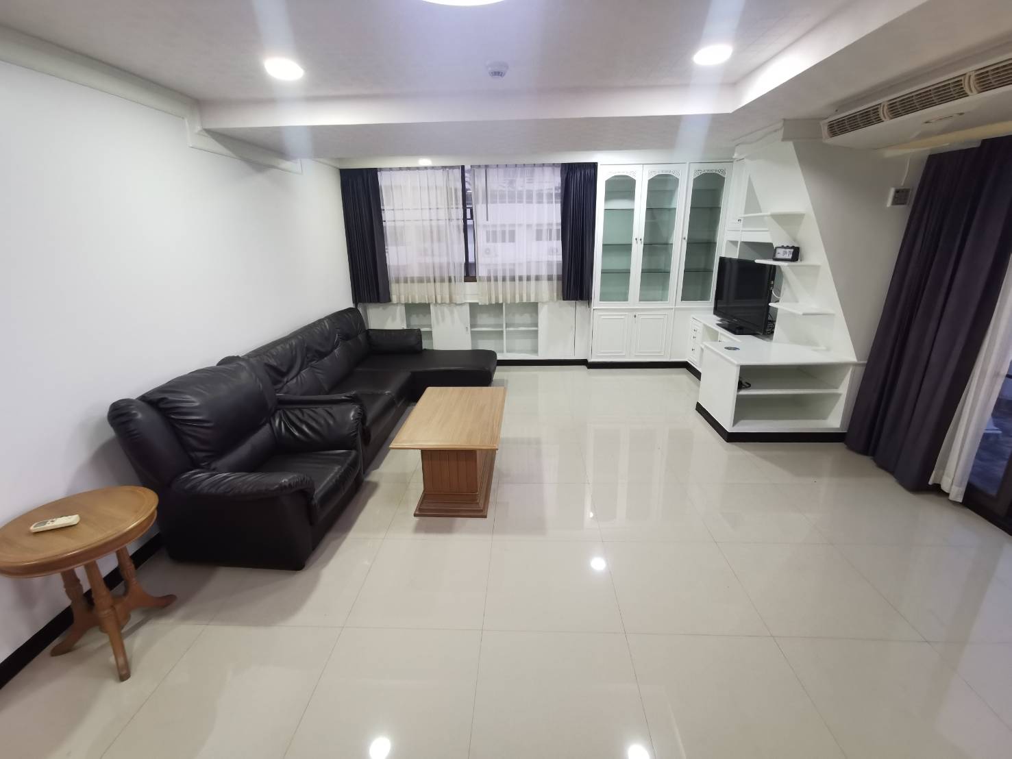 Renovated 2 Bedroom Unit With Unblocked City Views For RENT @ Supalai Place Sukhumvit 39