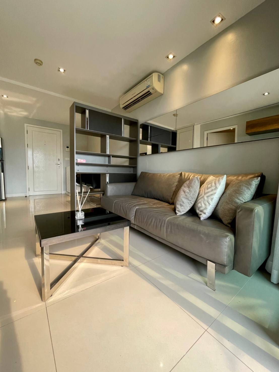 Fully Furnished & Renovated 1 Bedroom PET FRIENDLY Unit For RENT @ Le Nice Ekkamai