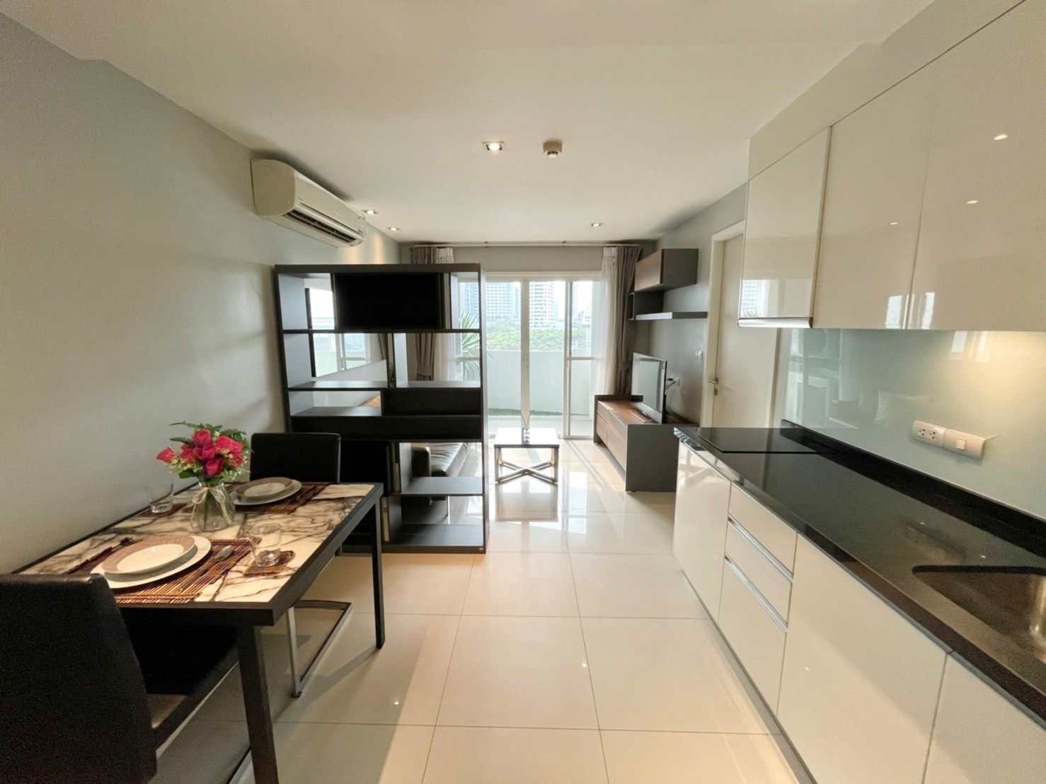 Fully Furnished & Renovated 1 Bedroom PET FRIENDLY Unit For RENT @ Le Nice Ekkamai