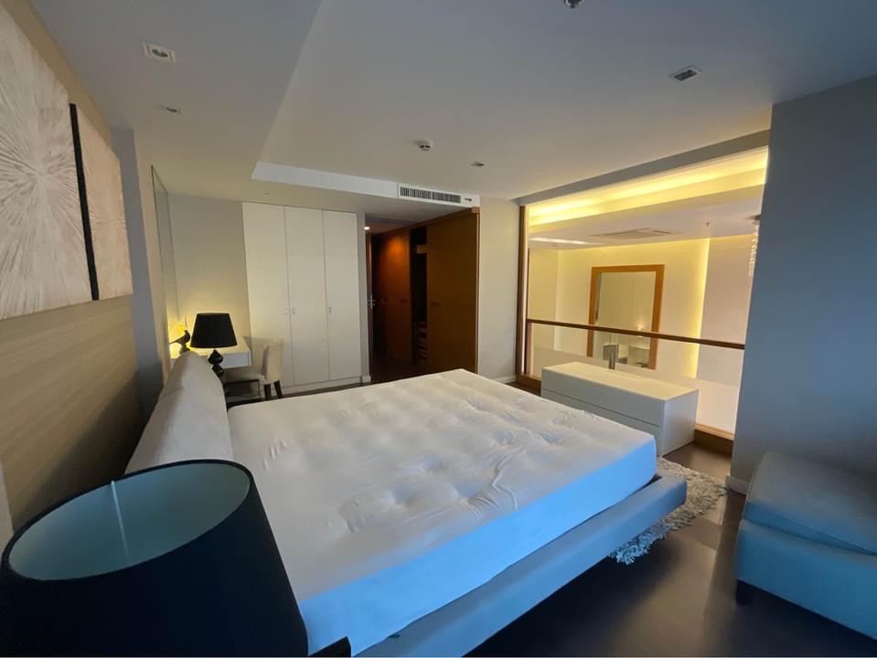 The Rajdamri Condo