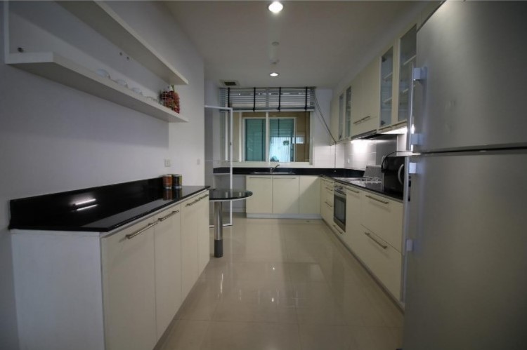 Apartment in Phrompong