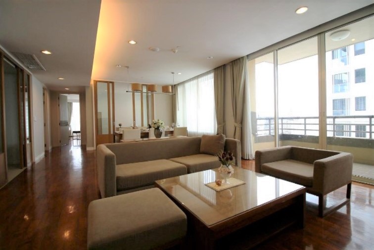 Apartment in Phrompong