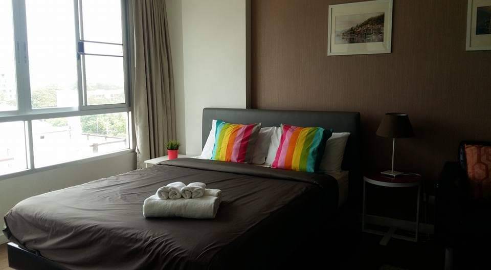 Studio apartment steps away from the beach