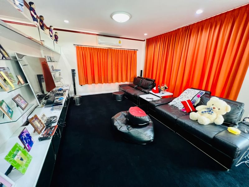 Luxury house, good quality, Piyawat Laguna and Garden - Chonburi.