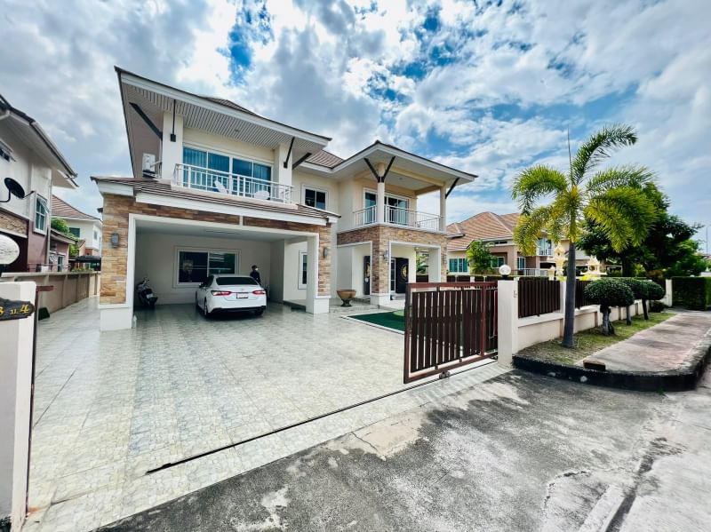 Luxury house, good quality, Piyawat Laguna and Garden - Chonburi.