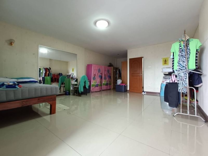 3-storey commercial building, location on the sea, Sriracha
