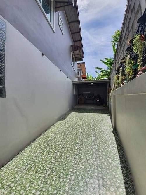 Townhouse house behind the rim Phanthong-Chonburi coordinates