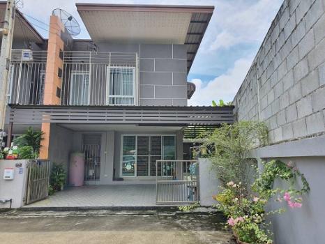 Townhouse house behind the rim Phanthong-Chonburi coordinates