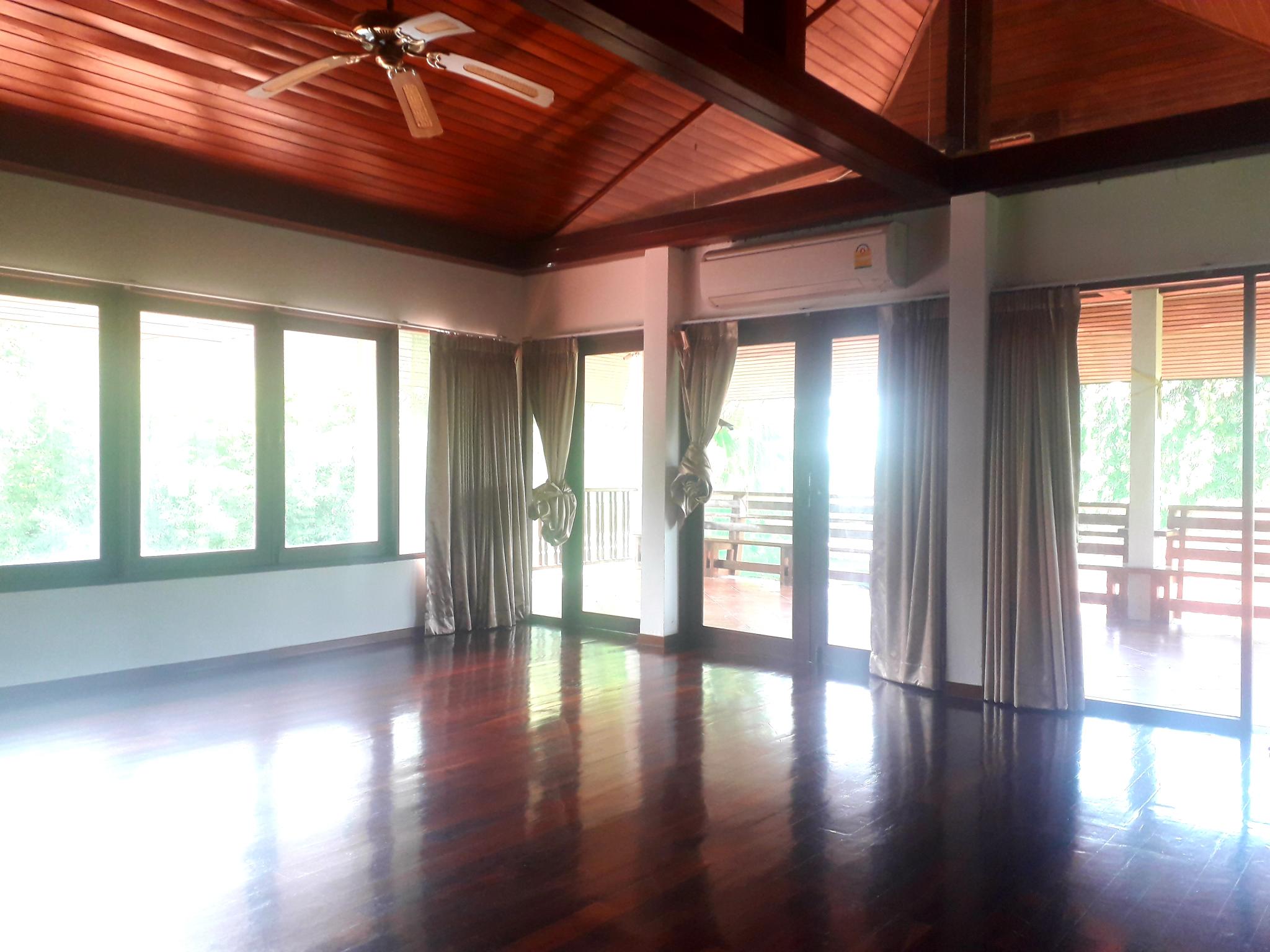 Hin Lek Fai Family Home with private pool