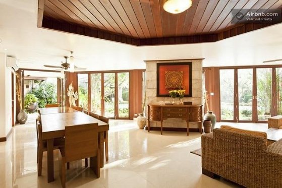 Beautiful 8 Bedroom Villa on 1 Rai for Sales in Cherngtalay
