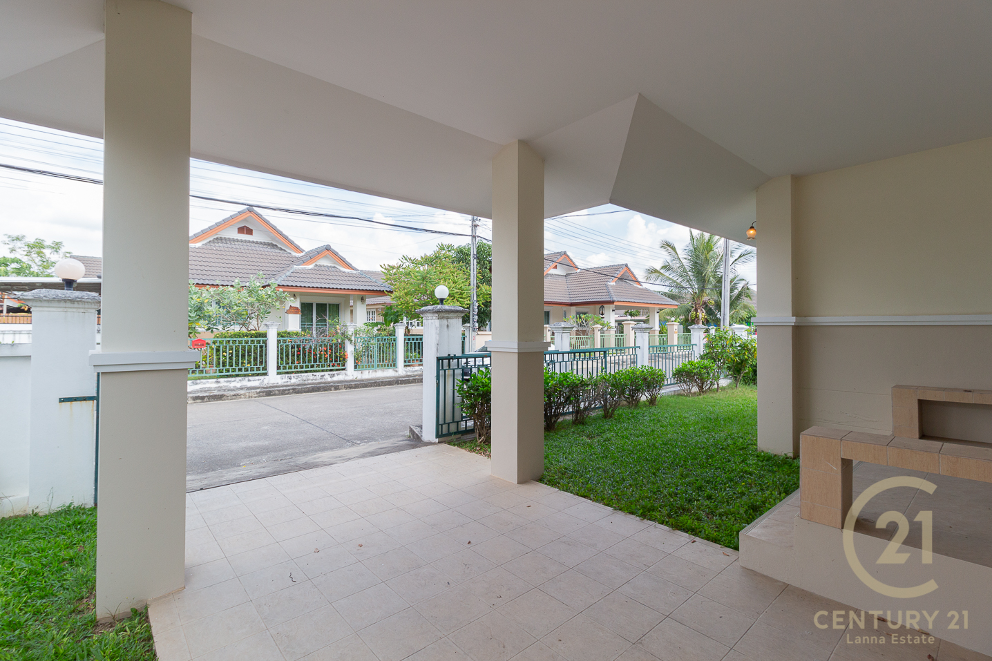 1-storey House partially furnished in gated community for RENT San Kamphaeng