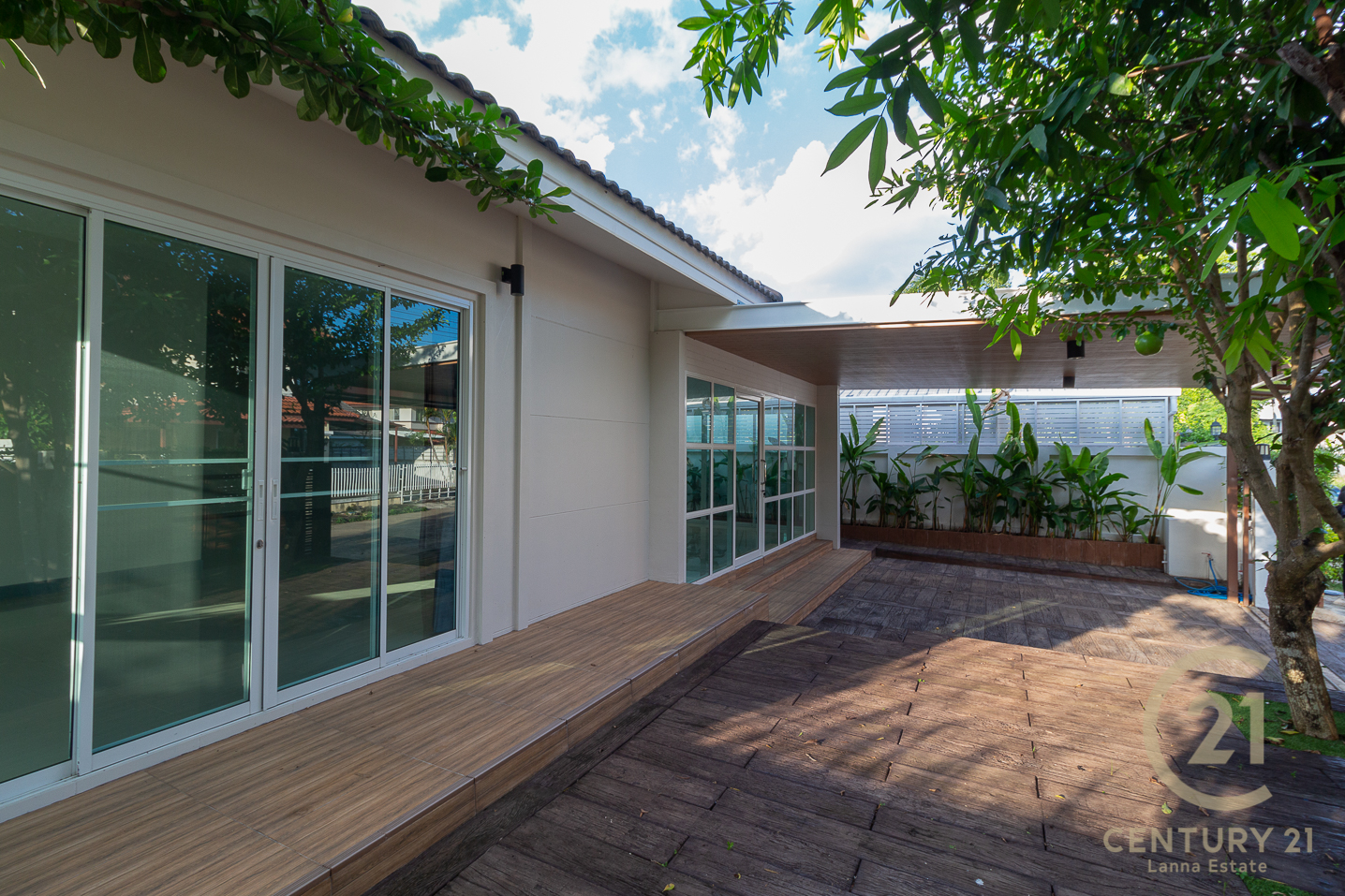 Brand New Spacious Single storey House with nice garden near Kad Farang Hang Dong