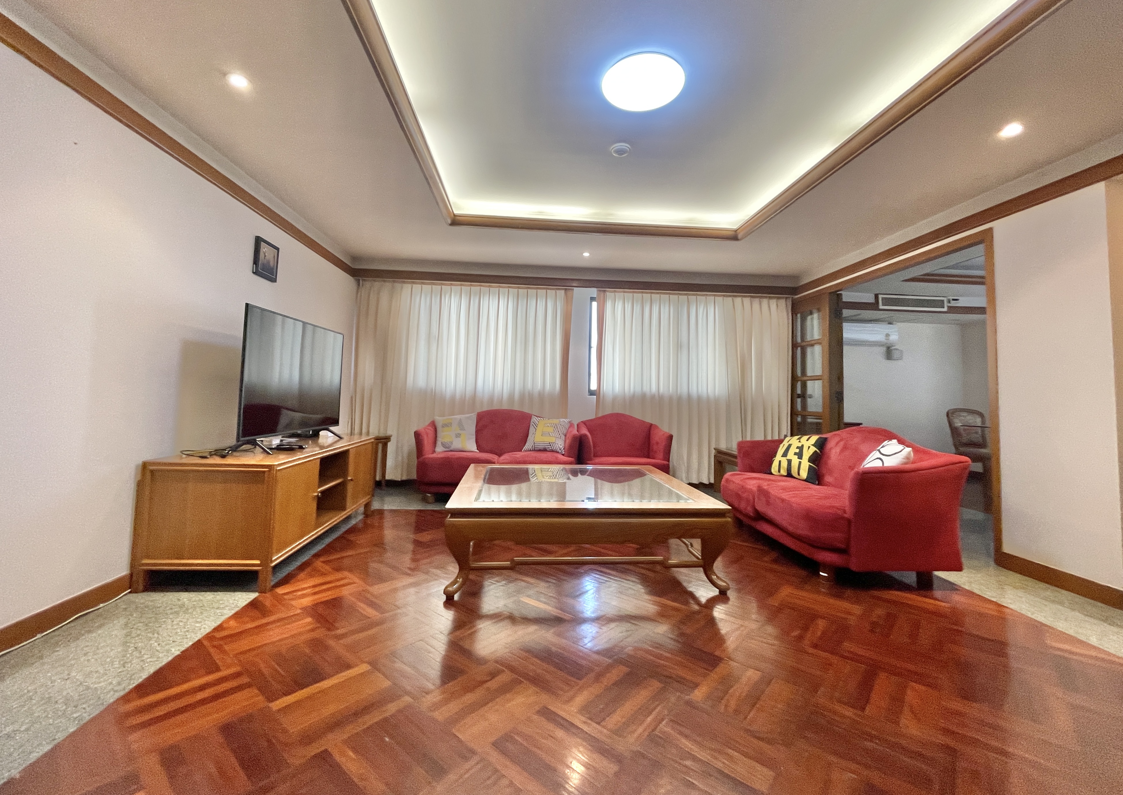 Condoninium main Thonglor road 2beds 157sqm. with maid room for rent 38,000