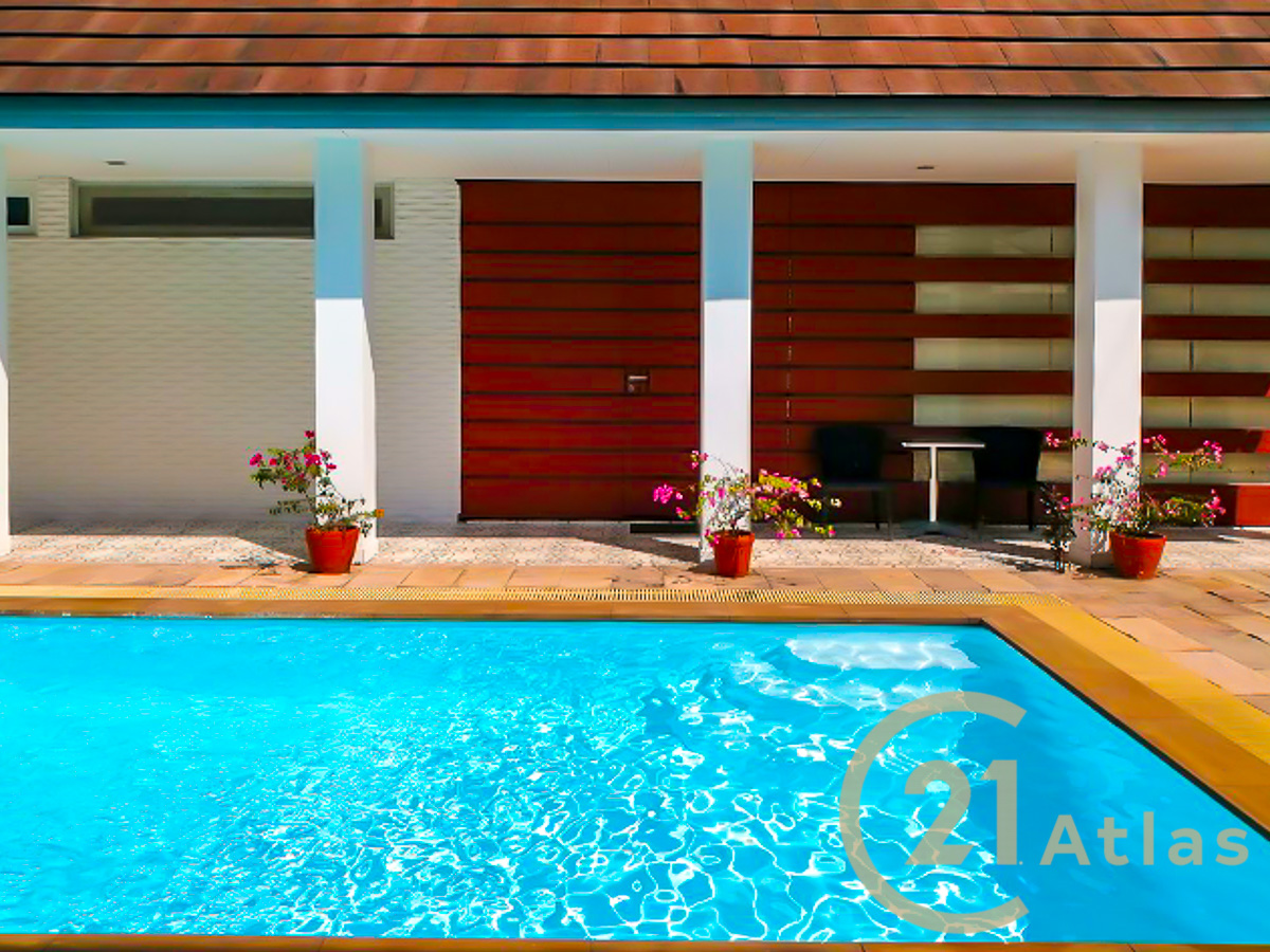 10 bedrooms hotel with 2 swimming pools