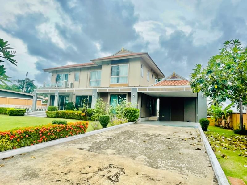 luxury villa with guest house Bang Lamung-near International School
