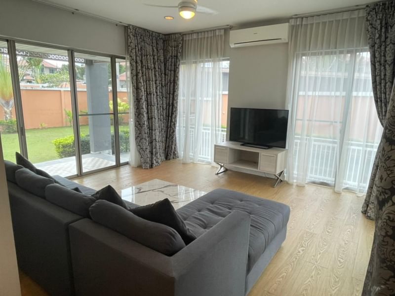 luxury villa with guest house Bang Lamung-near International School