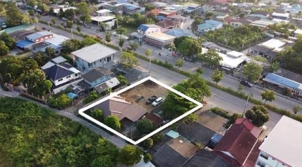 Beautiful land with 1 house on the road bypass Nong Mon.