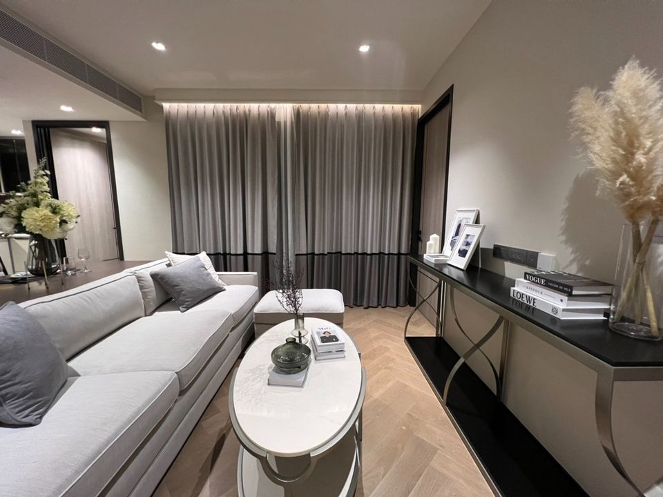 Luxury & Spacious 2 Bedroom unit For RENT @ The Reserve Sukhumvit 61