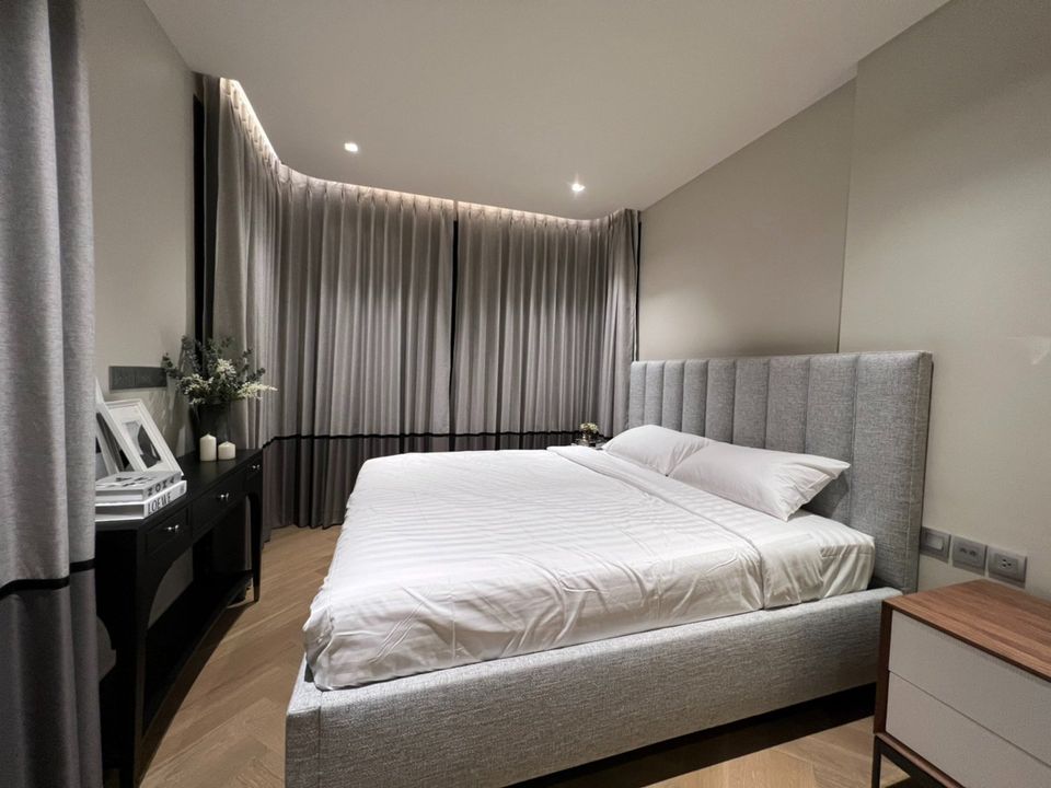 Luxury & Spacious 2 Bedroom unit For RENT @ The Reserve Sukhumvit 61