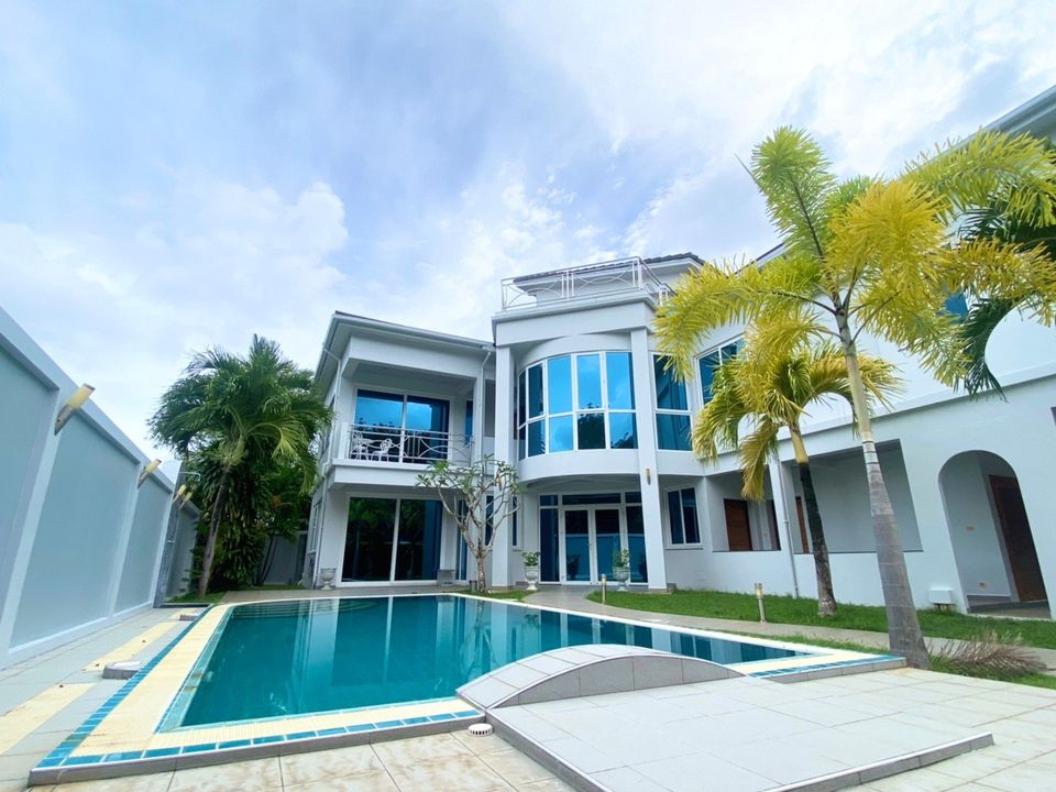 5 Bedroom Pool Villa for Rent in Chalong