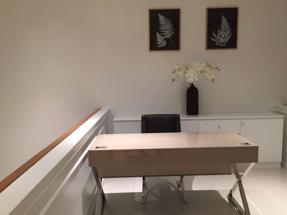 Spacious 2 Bedroom unit For RENT @ The Empire Place