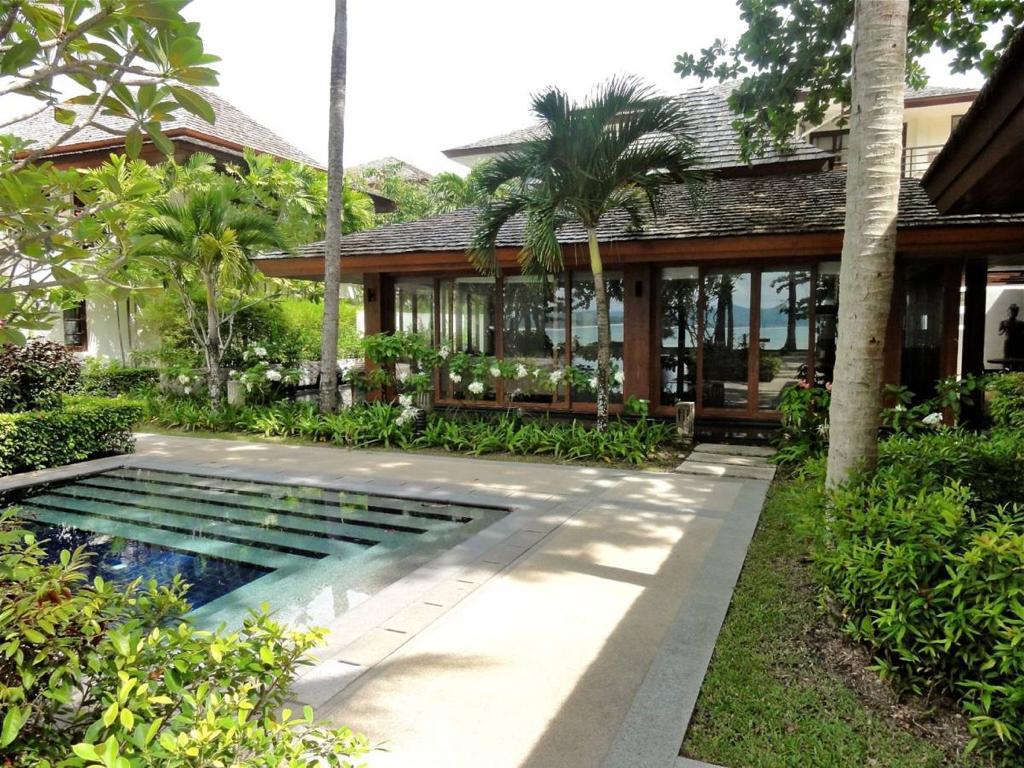 Beachfront 3-Bedroom Pool Villa in Bang Tao