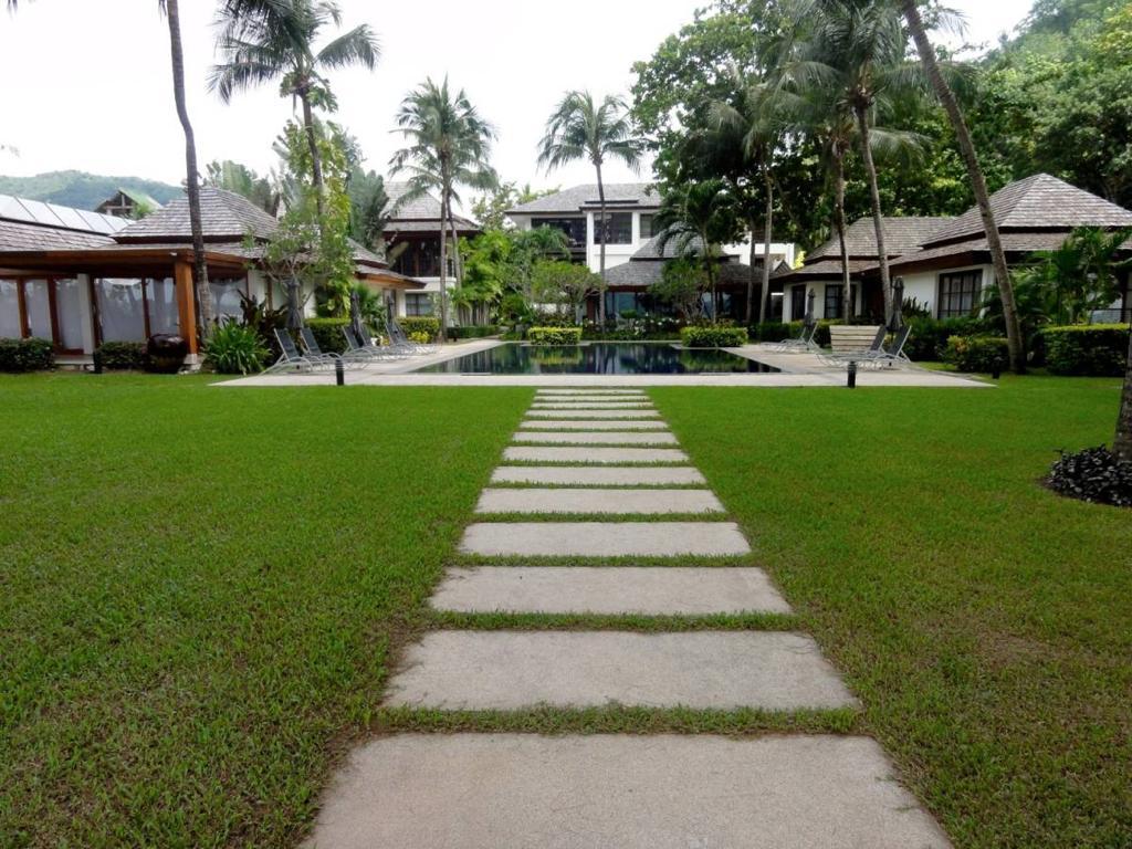 Beachfront 3-Bedroom Pool Villa in Bang Tao