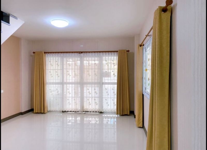 2 storey townhome for sale in Bangsaen Valley near Sukhumvit.