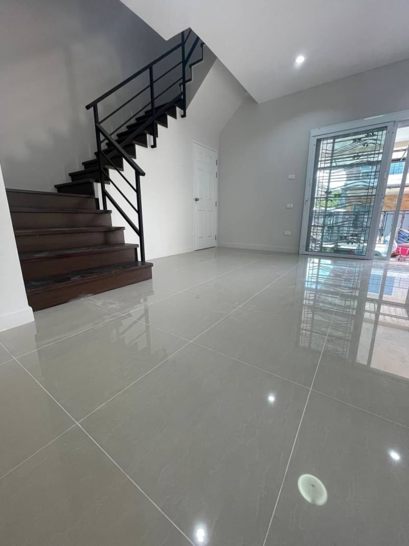 Good condition house, Manirin Village Bang Phra project.