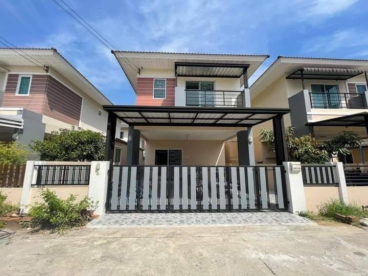 Good condition house, Manirin Village Bang Phra project.
