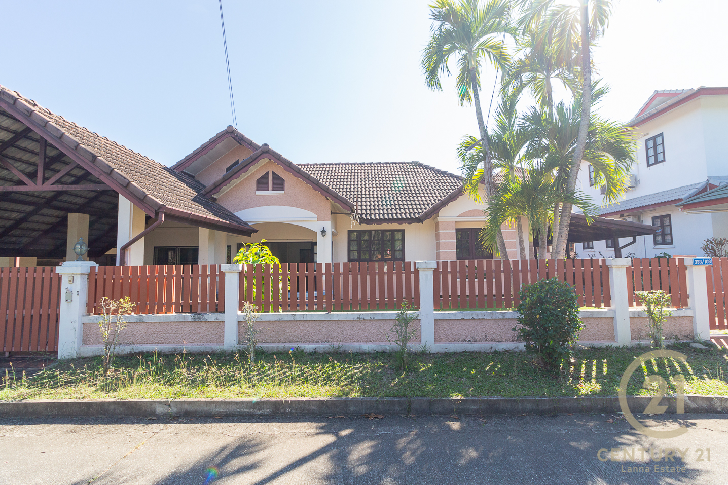 Single Storey Spacious House for RENT in gated community near NIS and Meechok Plaza San Phi Sua