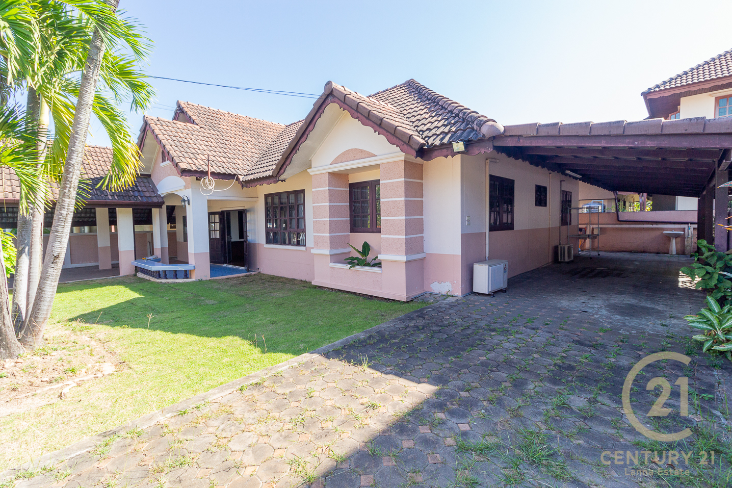 Single Storey Spacious House for RENT in gated community near NIS and Meechok Plaza San Phi Sua