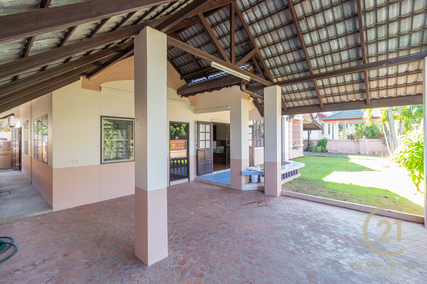 Single Storey Spacious House for RENT in gated community near NIS and Meechok Plaza San Phi Sua