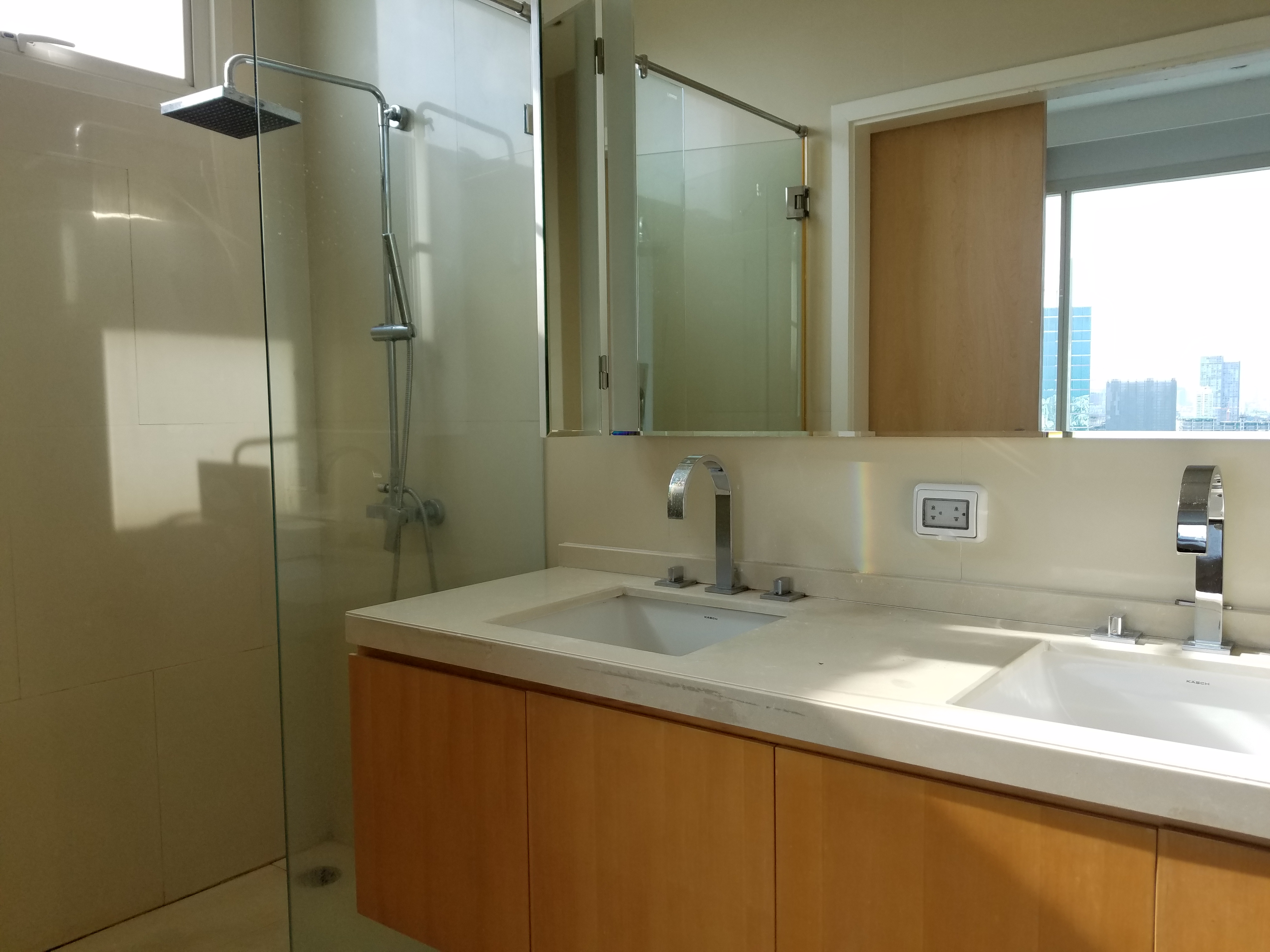 Wind Ratchayothin 2 Bedroom Unit For Rent
