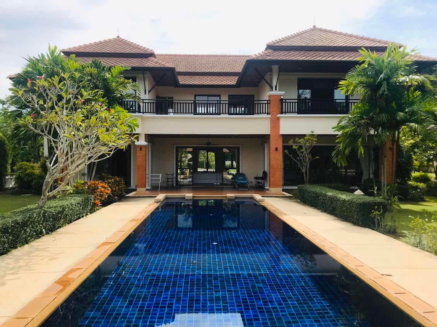 Thai Contemporary 4 Bedroom Villa in Cherngtalay