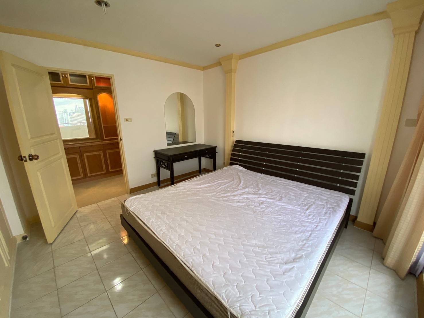2bed1bath for rent & sale at Supalai Place